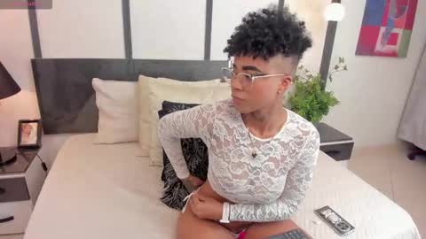  lucia wallace  online show from 4, 12, 2025