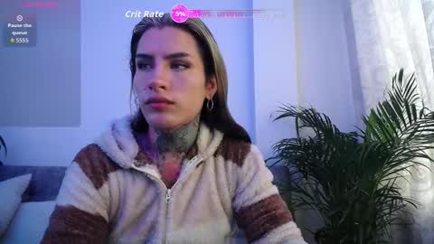 Snapshot of luciiana_lol chatting on 3, 10, 2025 luciiana online show from 3, 10, 2025