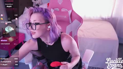 Snapshot of lucille_evans chatting on 26, 11, 2025 Lucy UwU online show from 26, 11, 2025