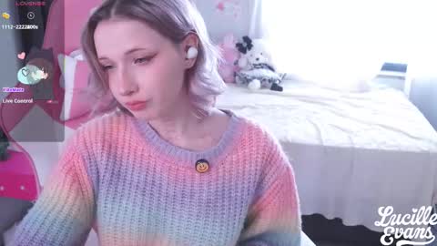 Snapshot of lucille_evans chatting on 5, 2, 2026 Lucy UwU online show from 5, 2, 2026