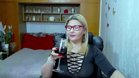 Snapshot of lucillefenlys chatting on 15, 3, 2026 Lucille Fenly online show from 15, 3, 2026