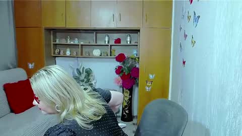 Snapshot of lucillefenlys chatting on 14, 4, 2026 Lucille Fenly online show from 14, 4, 2026