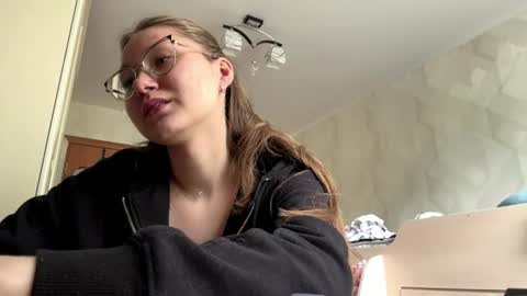 Snapshot of lucindascercy chatting on 22, 6, 2026 Maya online show from 22, 6, 2026