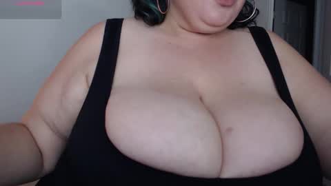 Snapshot of lucklucybbw chatting on 4, 3, 2026 lucklucybbw online show from 4, 3, 2026