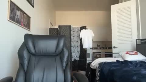 Snapshot of lucky_bme chatting on 10, 4, 2026 lucky_bme online show from 10, 4, 2026