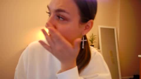 lucky_foryou_baby online show from 2, 12, 2024