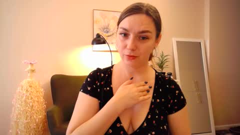 lucky_foryou_baby online show from 2, 1, 2025