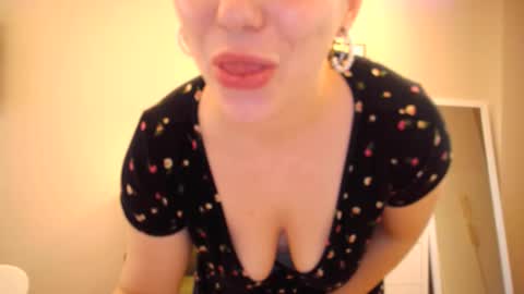 lucky_foryou_baby online show from 6, 2, 2025