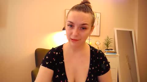lucky_foryou_baby online show from 13, 2, 2025