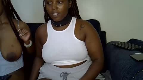 Snapshot of luckyawesome chatting on 25, 4, 2026 Crisiah online show from 25, 4, 2026