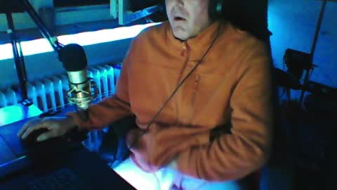 Snapshot of luckyfreak1 chatting on 8, 4, 2026 call me Stefan online show from 8, 4, 2026