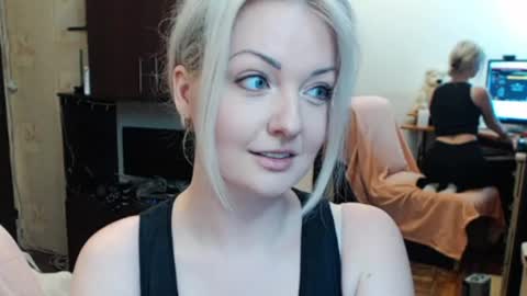 Snapshot of luckyshotgirl chatting on 13, 4, 2026 LuckyShot online show from 13, 4, 2026