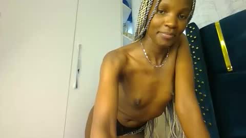 Snapshot of luckyy003 chatting on 1, 12, 2025 brielle online show from 1, 12, 2025