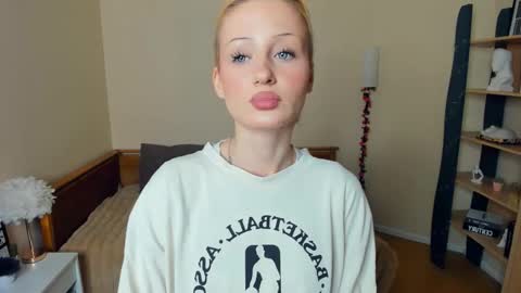 Snapshot of luckyy_tickets_ chatting on 1, 3, 2026 Alice online show from 1, 3, 2026