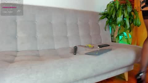 Hello my name is Lucy nice to meet you  thumb up is important for me kisses     online show from 27, 1, 2025