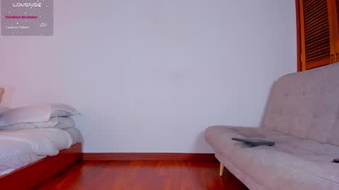 Hello my name is Lucy nice to meet you  thumb up is important for me kisses     online show from 3, 3, 2025