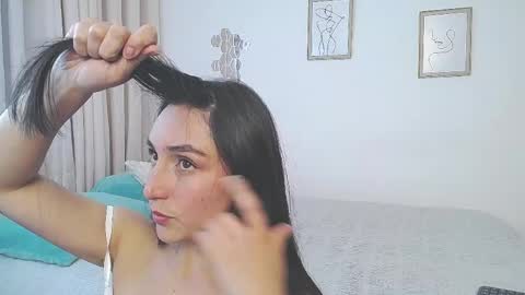 Snapshot of lucy_be chatting on 16, 4, 2026 Lucia online show from 16, 4, 2026