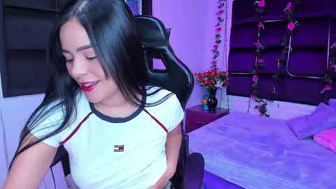 Snapshot of lucy_brunno chatting on 18, 12, 2025 lucy_brunno online show from 18, 12, 2025