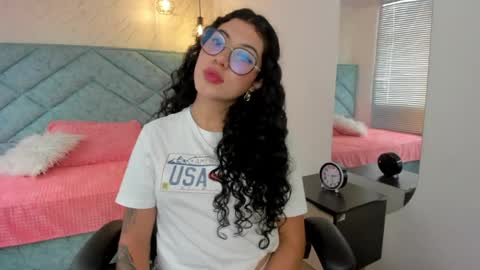 Snapshot of lucy_greys_ chatting on 21, 4, 2026 Lucy Greys online show from 21, 4, 2026