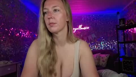 Snapshot of lucyallen4201 chatting on 18, 5, 2026 lucyallen4201 online show from 18, 5, 2026