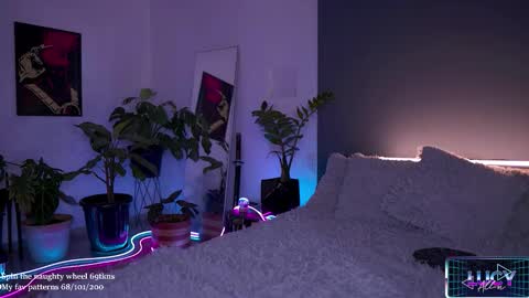 Lucy Alien  online show from 27, 11, 2025