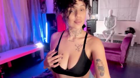 Snapshot of lucyklumm chatting on 30, 1, 2025 MALAMOR online show from 30, 1, 2025