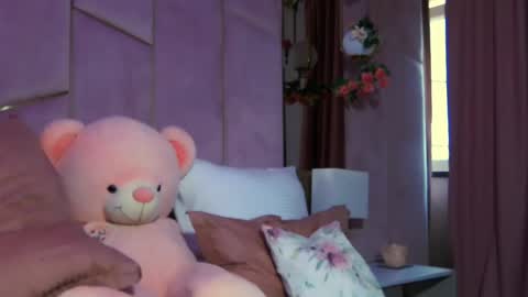 Snapshot of lucylexton chatting on 22, 4, 2026 Lucy Lexton online show from 22, 4, 2026