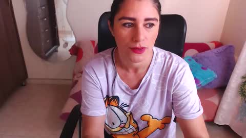 Snapshot of lucyli_ chatting on 8, 1, 2025 LUCY online show from 8, 1, 2025