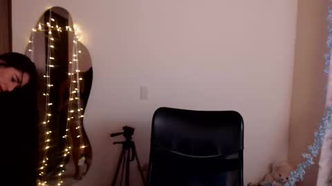 Snapshot of lucyli_ chatting on 12, 1, 2025 LUCY online show from 12, 1, 2025