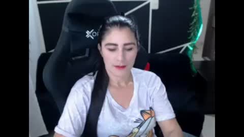 Snapshot of lucyli_ chatting on 23, 11, 2025 LUCY online show from 23, 11, 2025