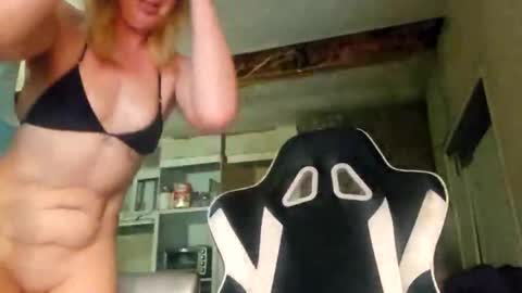 Snapshot of lucyloveslookers78240 chatting on 4, 5, 2026 Lucy Loves Lookers online show from 4, 5, 2026