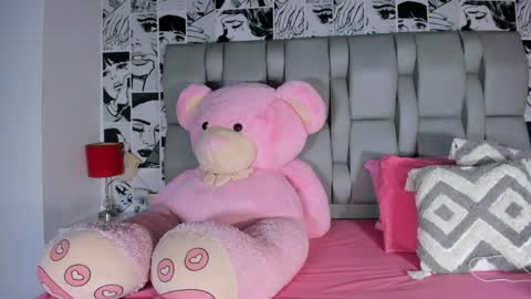 Snapshot of lucyrosse_ chatting on 5, 4, 2026 Lucy online show from 5, 4, 2026