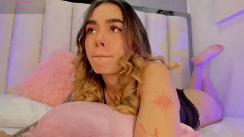 Snapshot of lucyvega4 chatting on 23, 9, 2025 Lucy online show from 23, 9, 2025