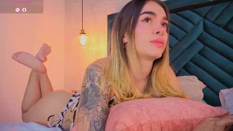 Snapshot of lucyvega4 chatting on 17, 10, 2025 Lucy online show from 17, 10, 2025