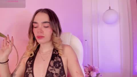 Snapshot of lucyvega4 chatting on 30, 10, 2025 Lucy online show from 30, 10, 2025