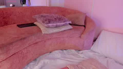 Snapshot of lucyvega4 chatting on 20, 11, 2025 Lucy online show from 20, 11, 2025