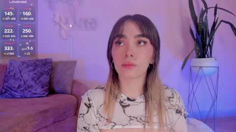 Snapshot of lucyvega4 chatting on 22, 11, 2025 Lucy online show from 22, 11, 2025