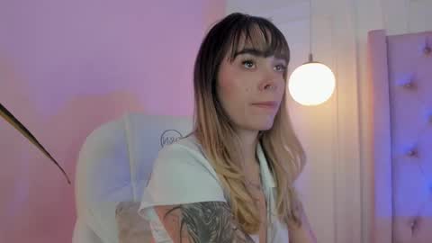 Snapshot of lucyvega4 chatting on 15, 12, 2025 Lucy online show from 15, 12, 2025