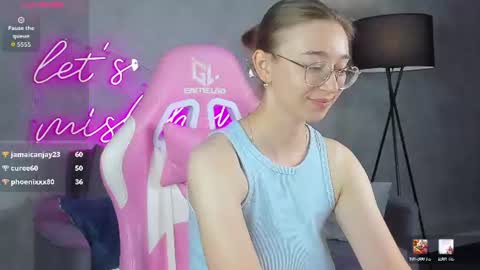 Snapshot of lucyy_green chatting on 5, 7, 2026 Lucy online show from 5, 7, 2026
