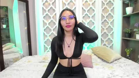 Lucy Liiu online show from 23, 12, 2024