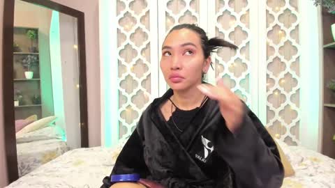 Lucy Liiu online show from 24, 12, 2024