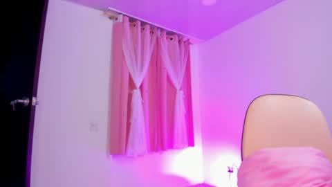 Snapshot of lucyy_peach chatting on 12, 12, 2024 LUCYY FROM HOME  online show from 12, 12, 2024