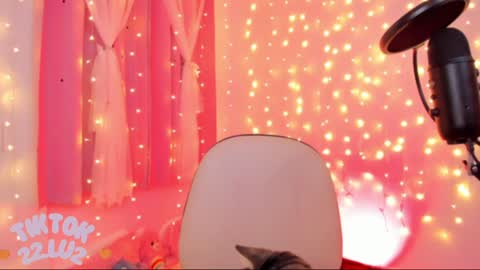 Snapshot of lucyy_peach chatting on 28, 1, 2025 LUCYY FROM HOME  online show from 28, 1, 2025