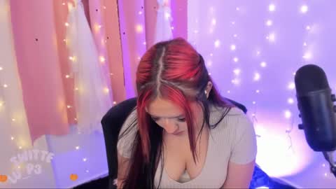 Snapshot of lucyy_peach chatting on 12, 2, 2025 LUCYY FROM HOME  online show from 12, 2, 2025