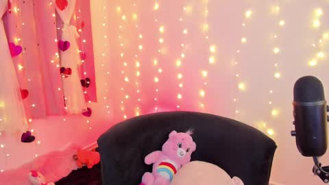 Snapshot of lucyy_peach chatting on 25, 2, 2025 LUCYY FROM HOME  online show from 25, 2, 2025