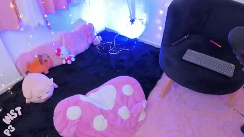 Snapshot of lucyy_peach chatting on 9, 3, 2025 LUCYY FROM HOME  online show from 9, 3, 2025
