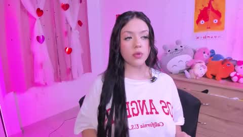 Snapshot of lucyy_peach chatting on 22, 9, 2025 LUCYY FROM HOME  online show from 22, 9, 2025