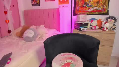 Snapshot of lucyy_peach chatting on 17, 10, 2025 LUCYY FROM HOME  online show from 17, 10, 2025