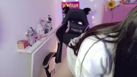 LUCYY FROM HOME  online show from 24, 3, 2026