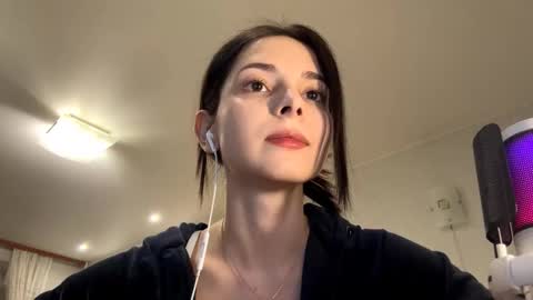 Snapshot of ludivinablice chatting on 17, 3, 2026 Mika online show from 17, 3, 2026